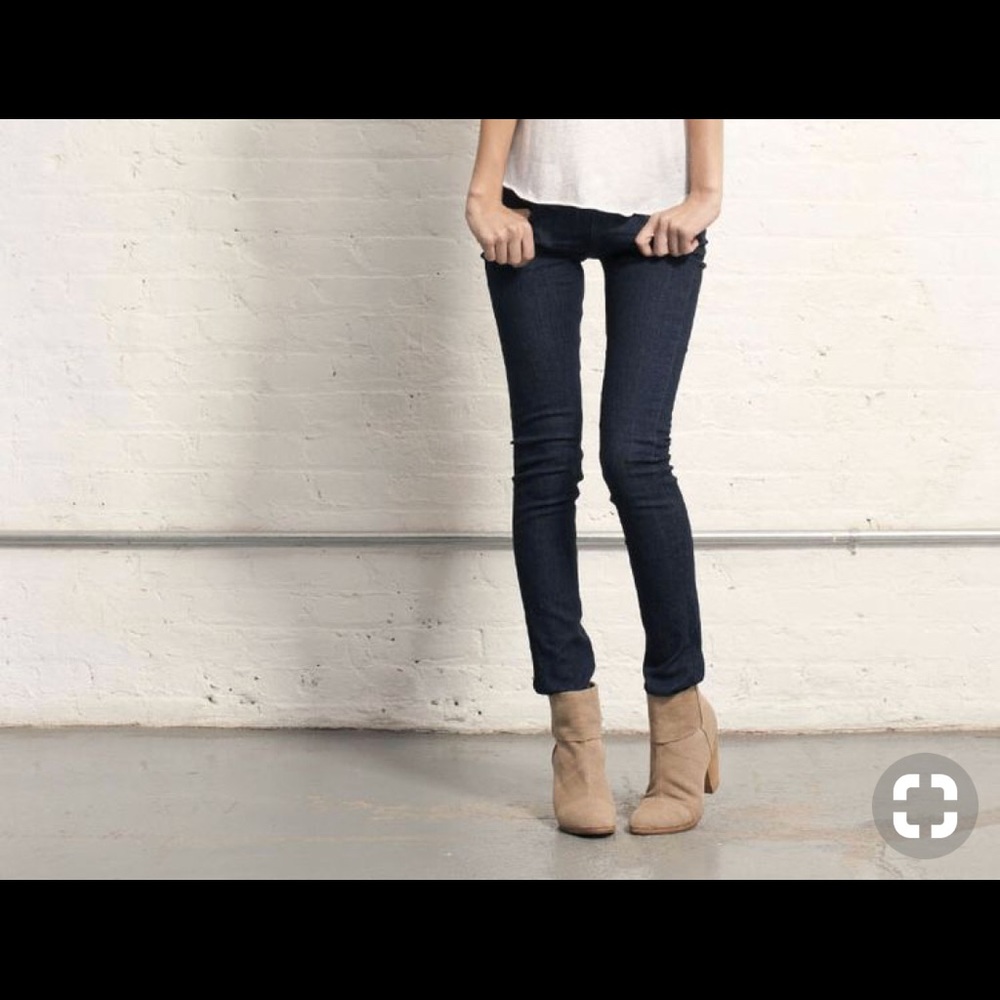 Pencil leg era wash jean